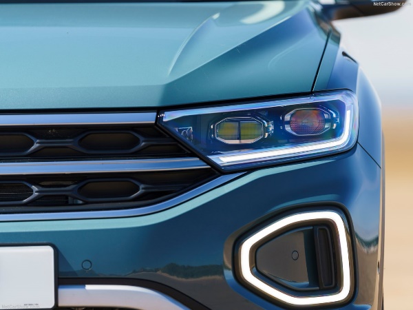 The front of a car

Description automatically generated